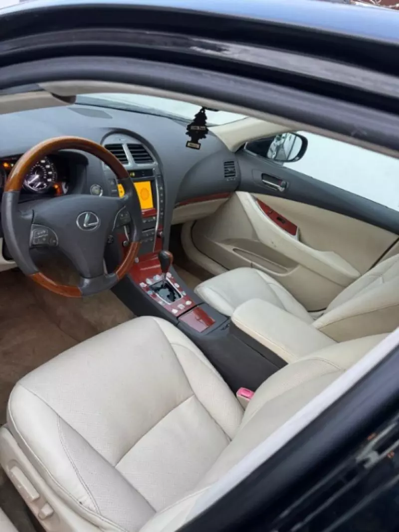 Lexus ES 350   - 2010