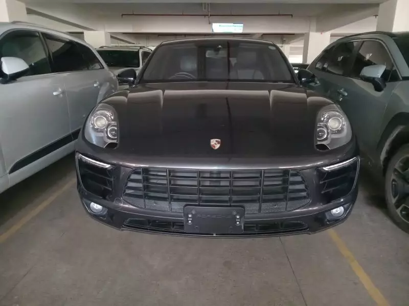PORSCHE Macan   - 2016