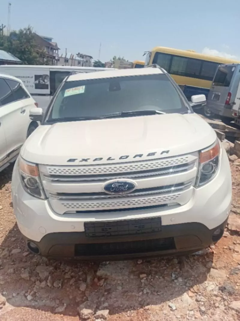 Ford Explorer XLT 3.5L   - 2014