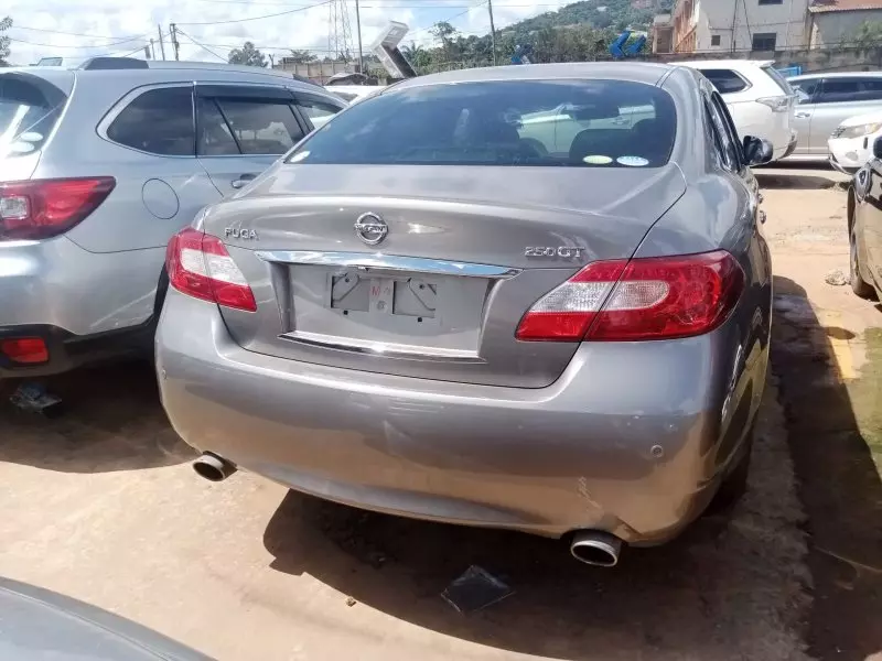 Nissan Fuga    - 2012