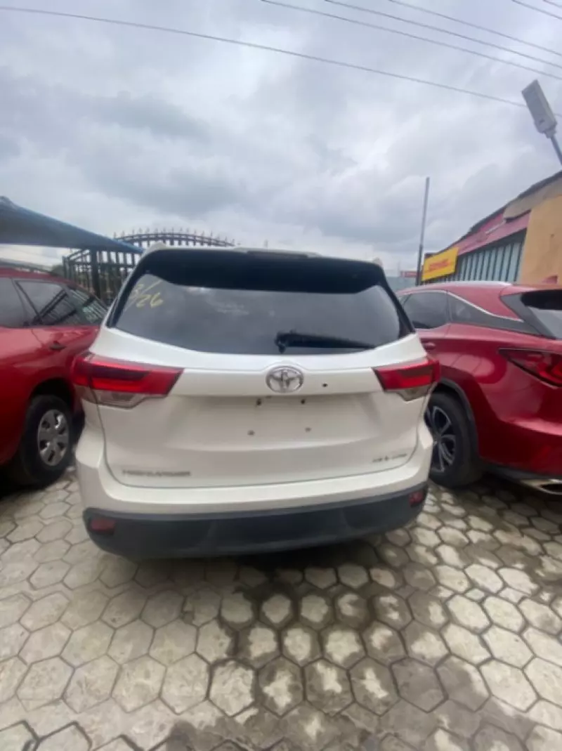Toyota Highlander   - 2015