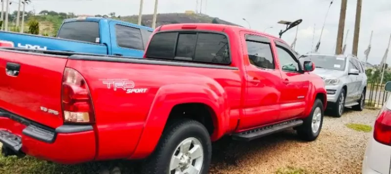 Toyota Tacoma   - 2005