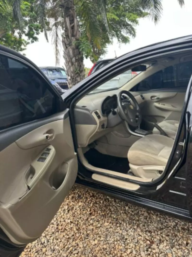 Toyota corolla   - 2010