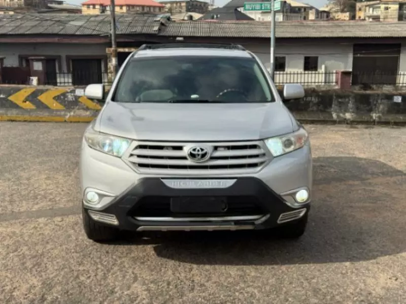 Toyota Highlander   - 2011