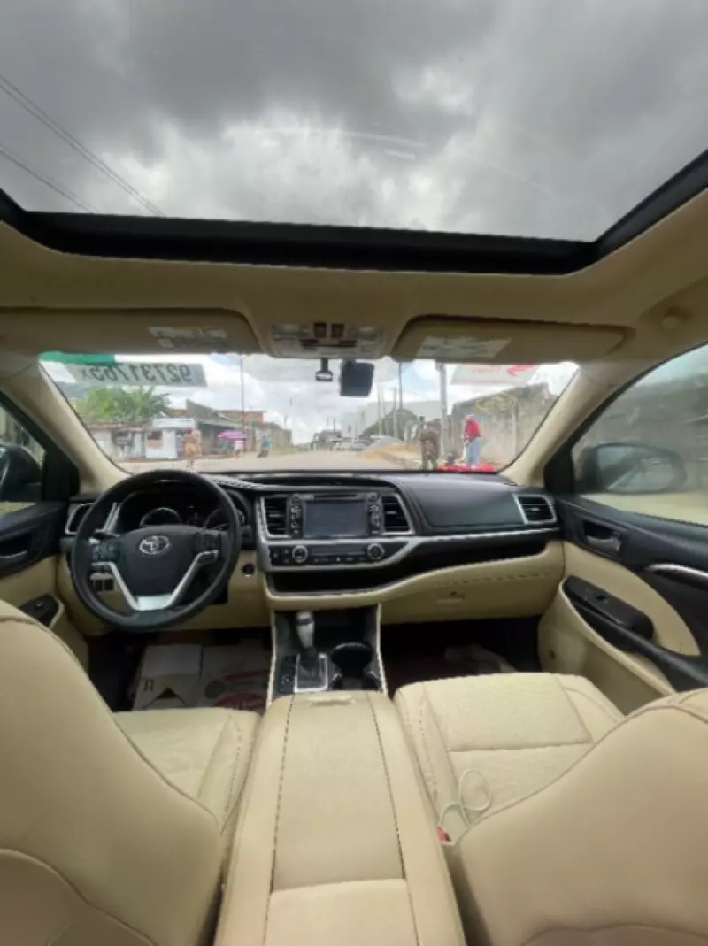 Toyota Highlander   - 2015