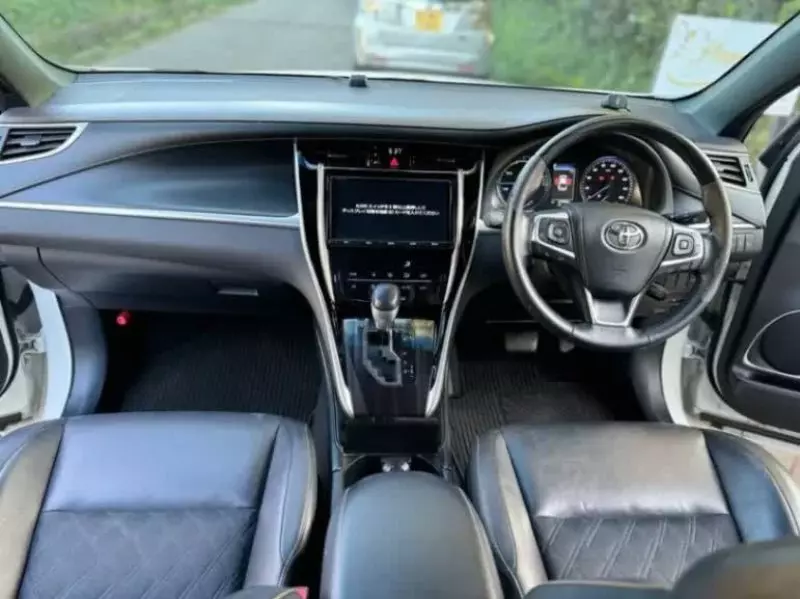 Toyota Harrier   - 2017