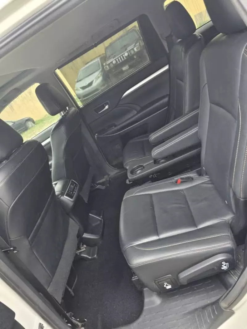 Toyota Highlander   - 2016