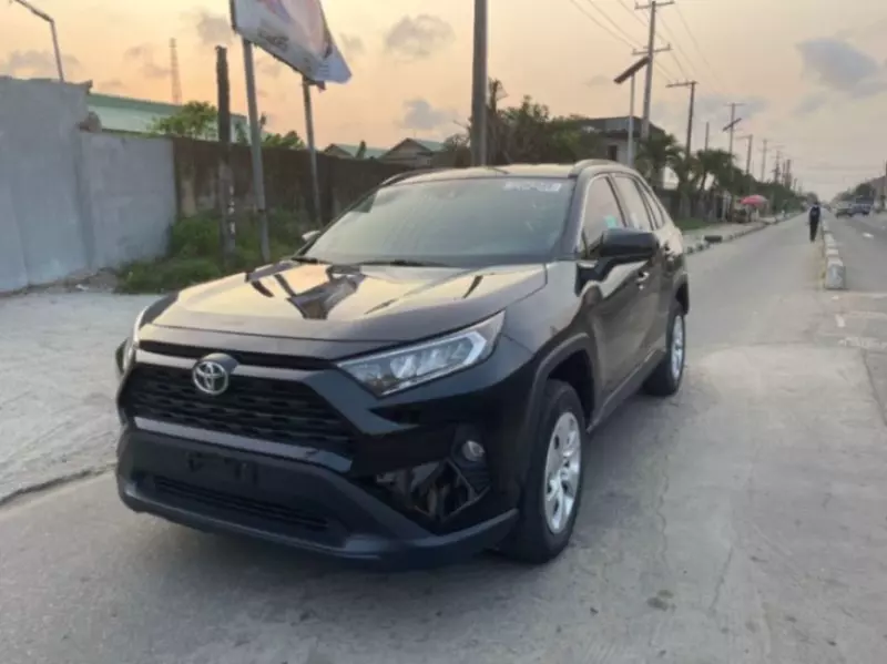 Toyota RAV 4   - 2019