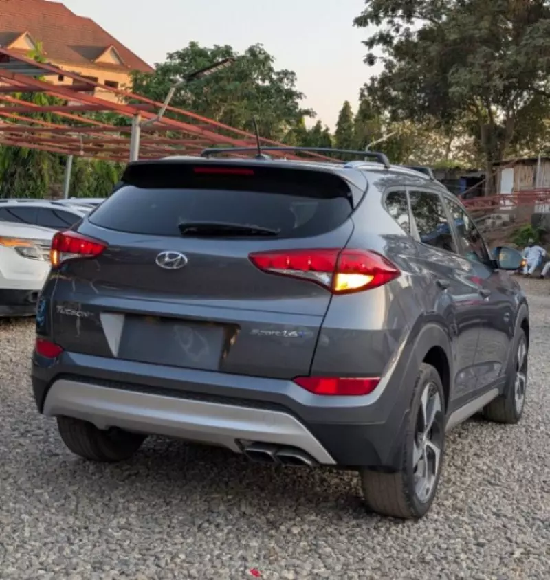 Hyundai Tucson   - 2017