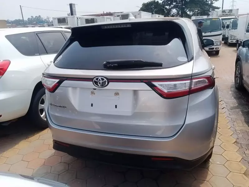 Toyota Harrier   - 2017