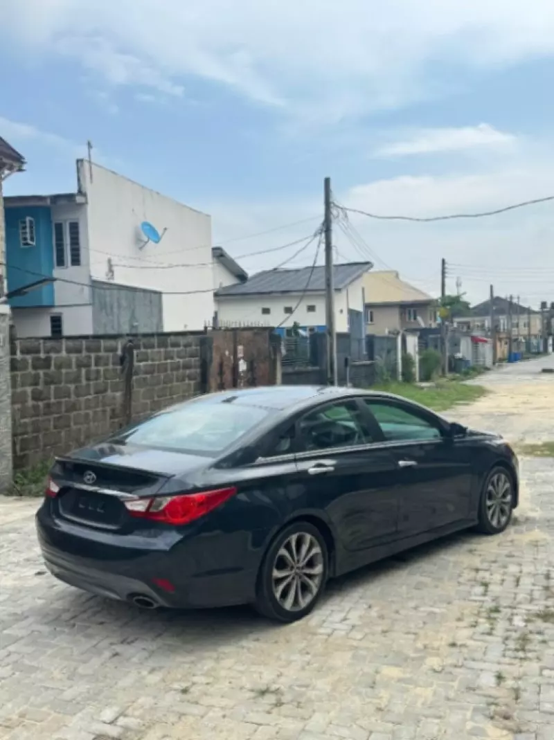 Hyundai Sonata   - 2014