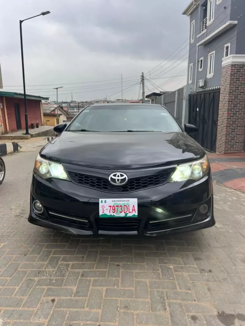Toyota Camry   - 2012