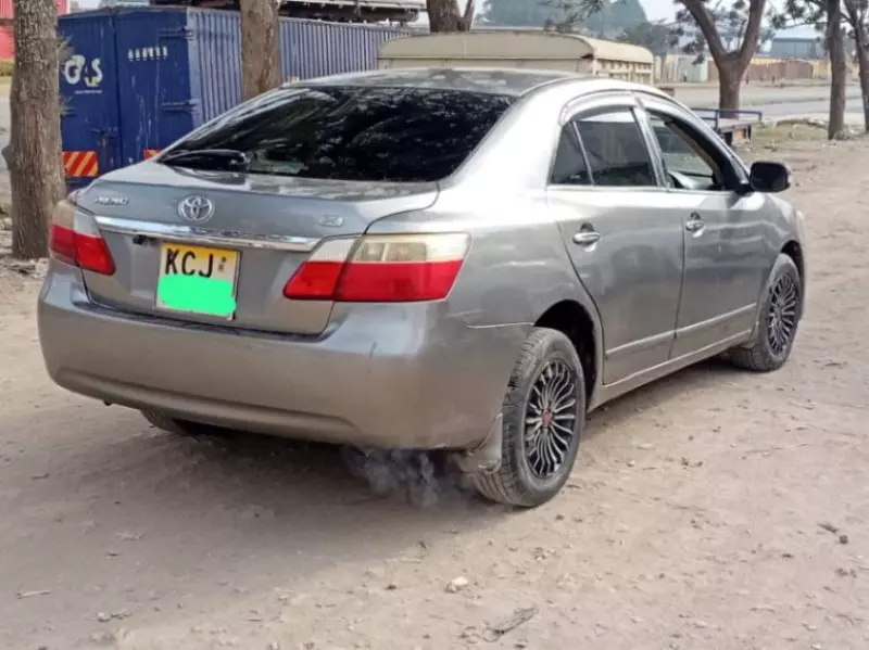 Toyota Premio    - 2013