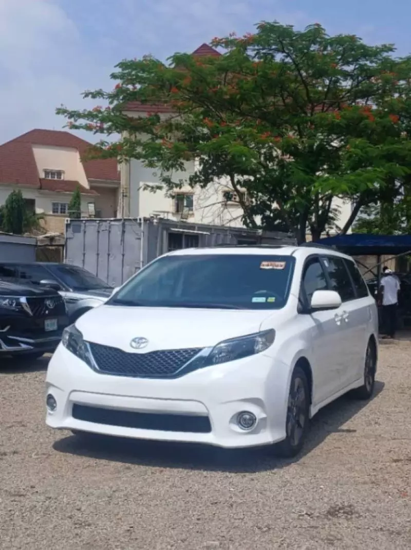 Toyota Sienna   - 2012