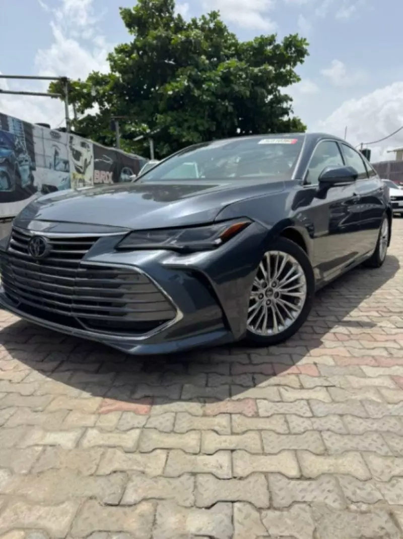 Toyota Avalon   - 2019