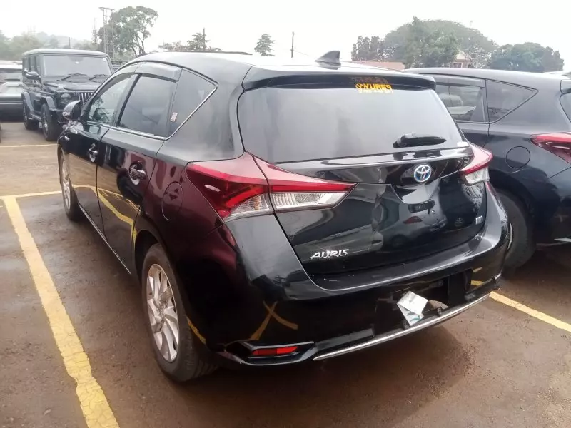 Toyota Auris Hybrid   - 2016