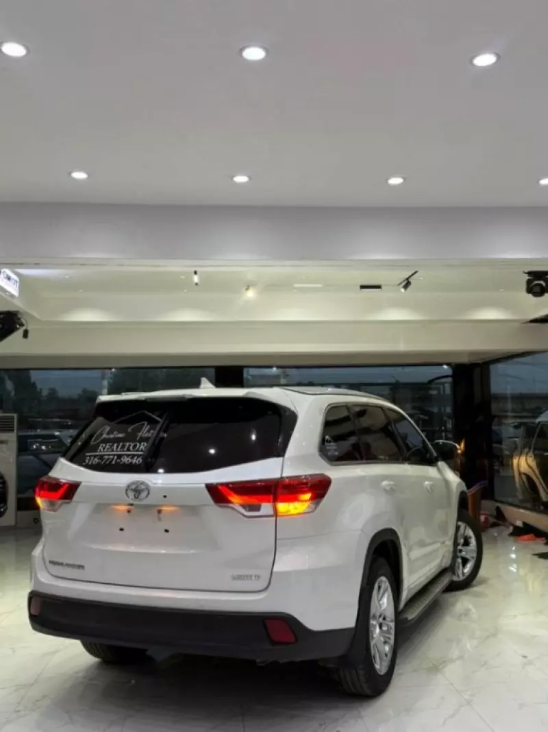 Toyota Highlander   - 2016