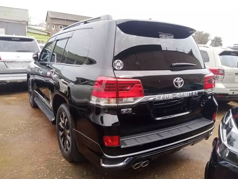 Toyota Landcruiser  V8   - 2019