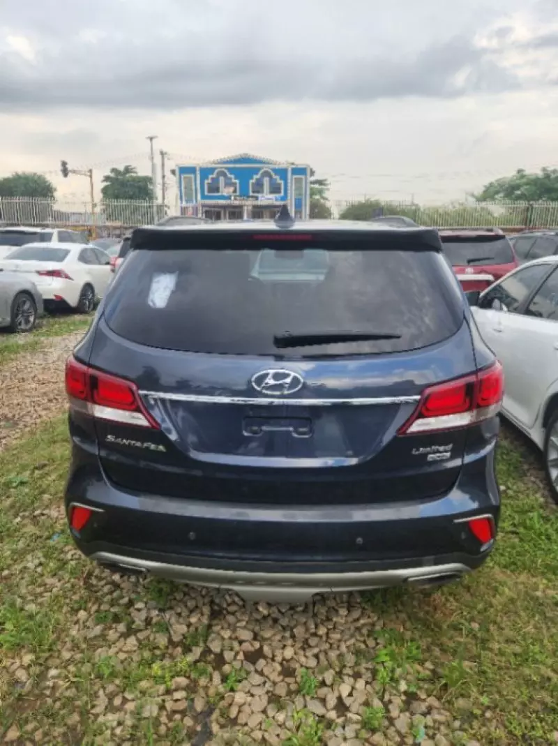 Hyundai Santa Fe   - 2017