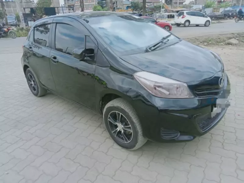 Toyota Vitz   - 2011