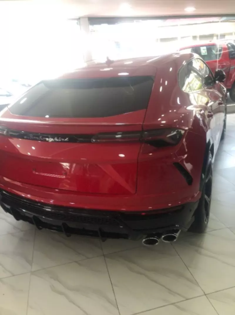Lamborghini Urus   - 2021
