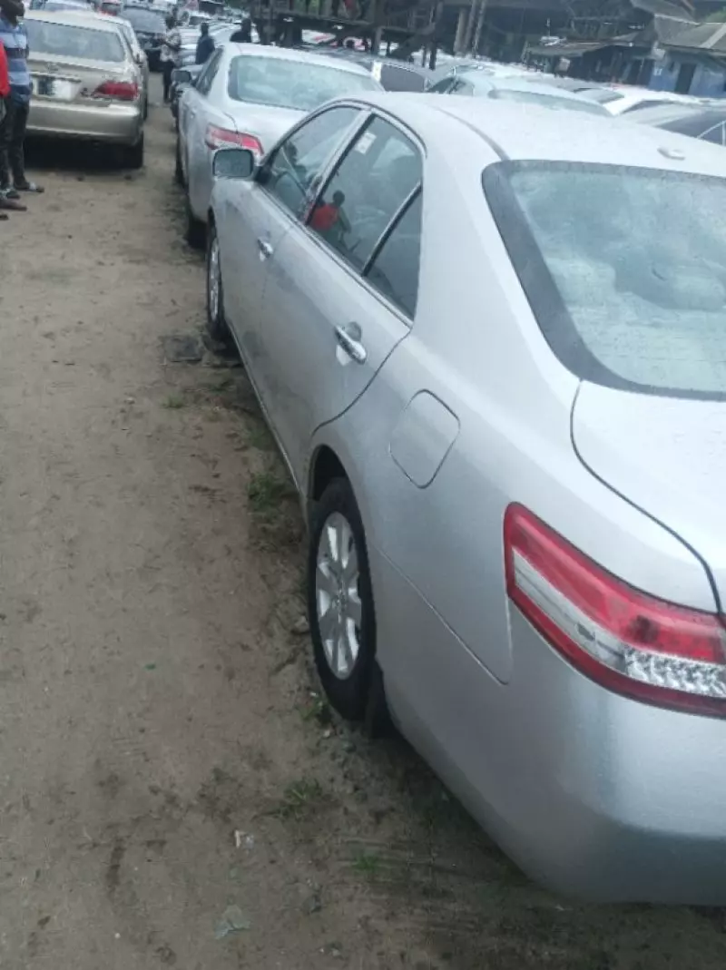 Toyota camry   - 2010
