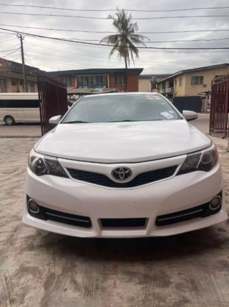 Toyota Camry   - 2012