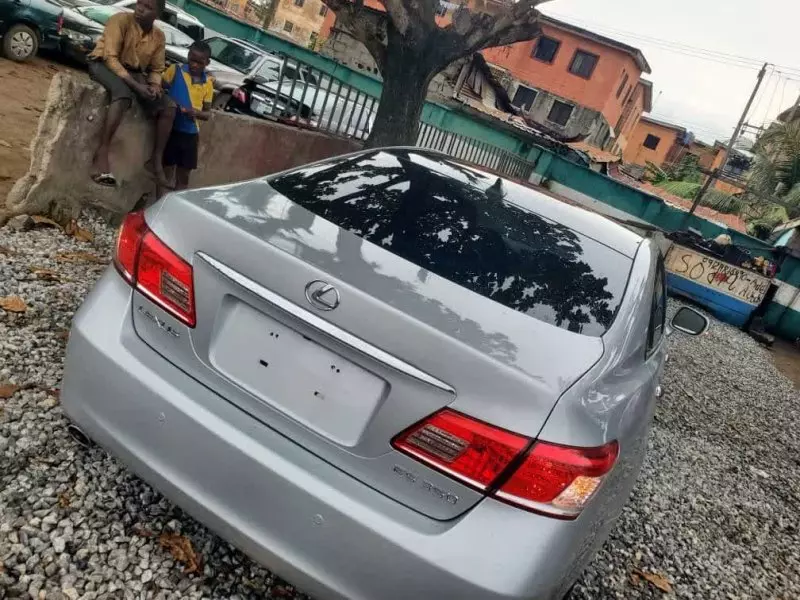 Lexus ES 350   - 2011
