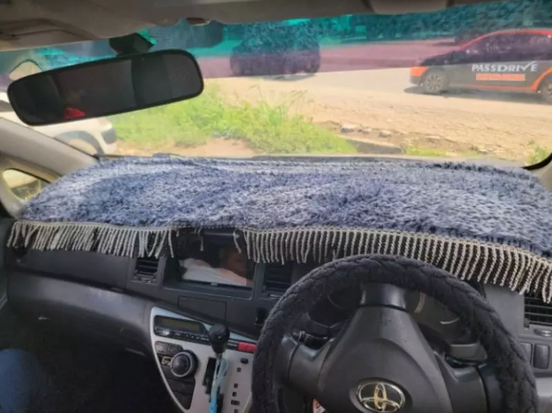 Toyota Isis    - 2014