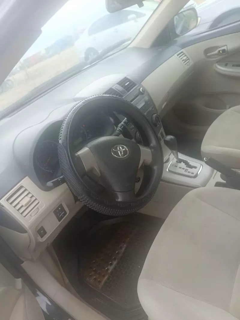 Toyota Corolla   - 2011