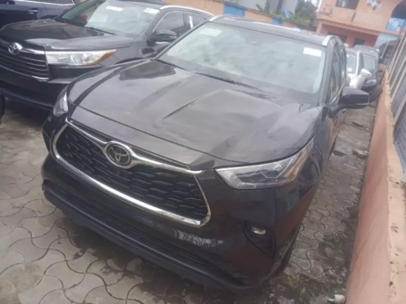 Toyota Highlander   - 2021