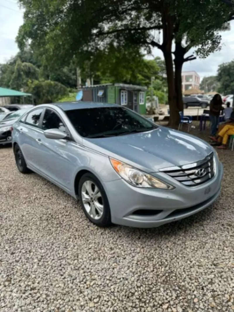 Hyundai Sonata   - 2010