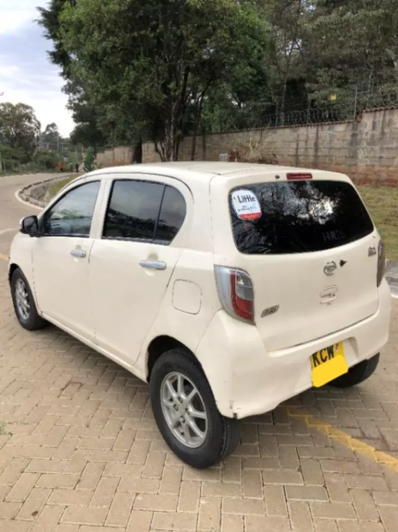 Daihatsu Mira    - 2012