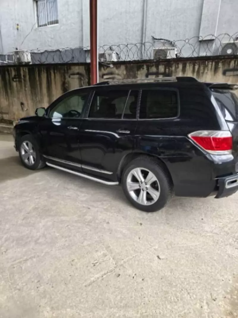 Toyota Highlander   - 2013