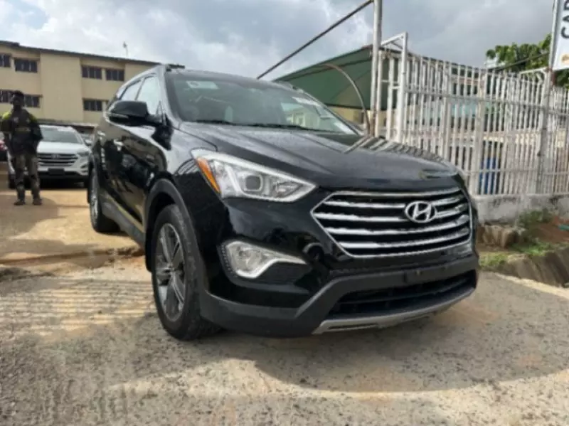 Hyundai Santa Fe   - 2014
