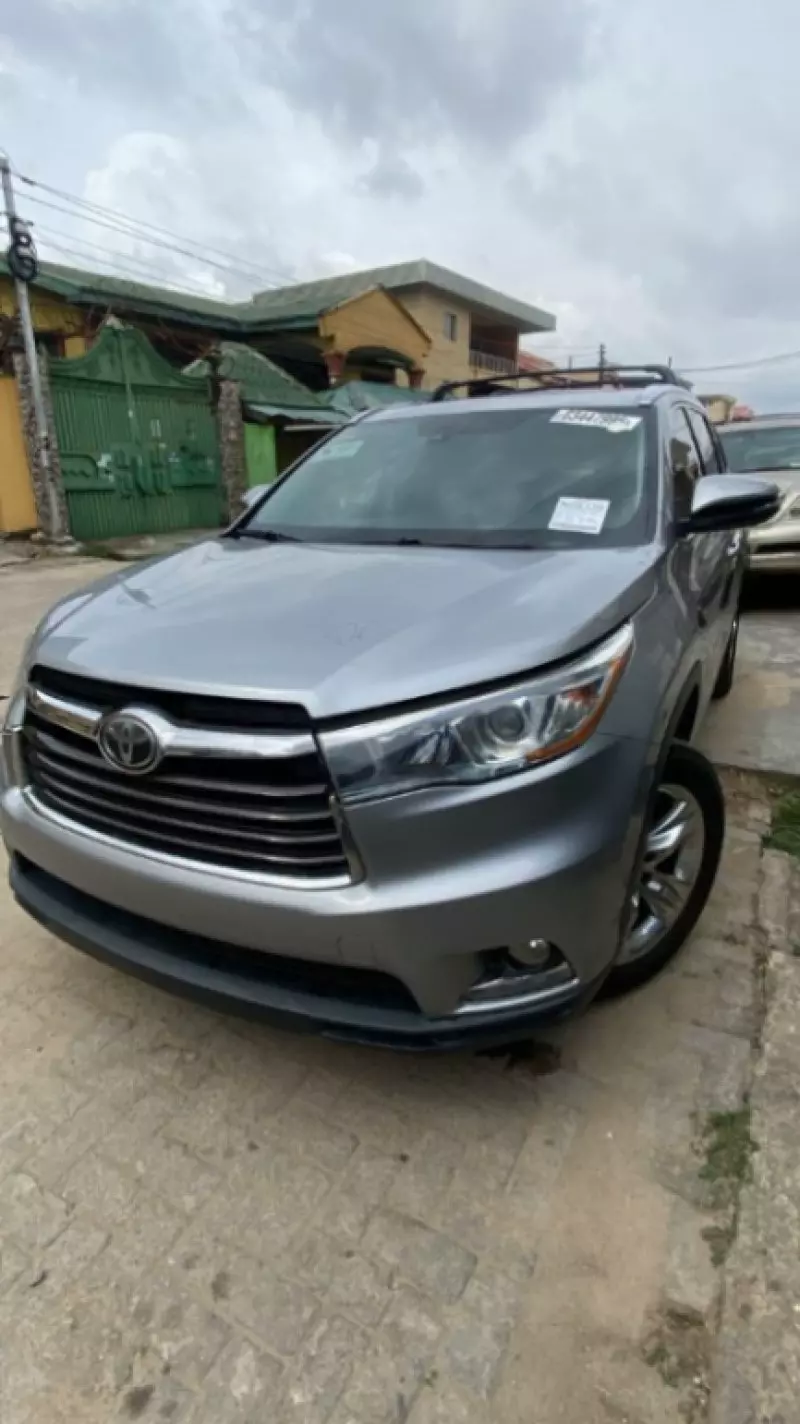Toyota Highlander   - 2015