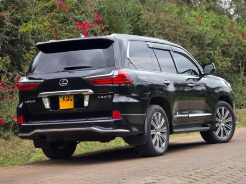 Lexus LX 570   - 2017