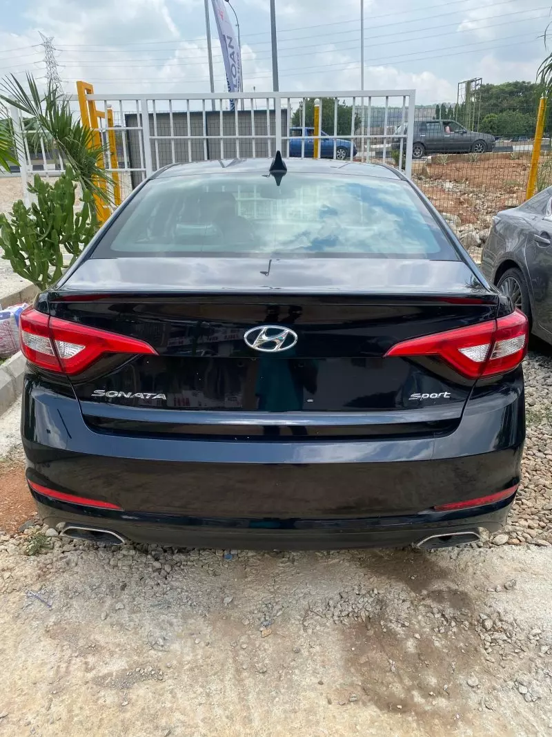 Hyundai Sonata   - 2015