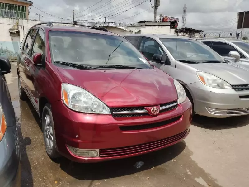 Toyota Sienna   - 2004