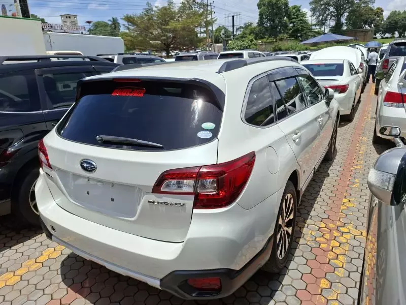 Subaru Outback   - 2016