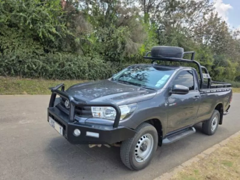 Toyota Hilux   - 2021