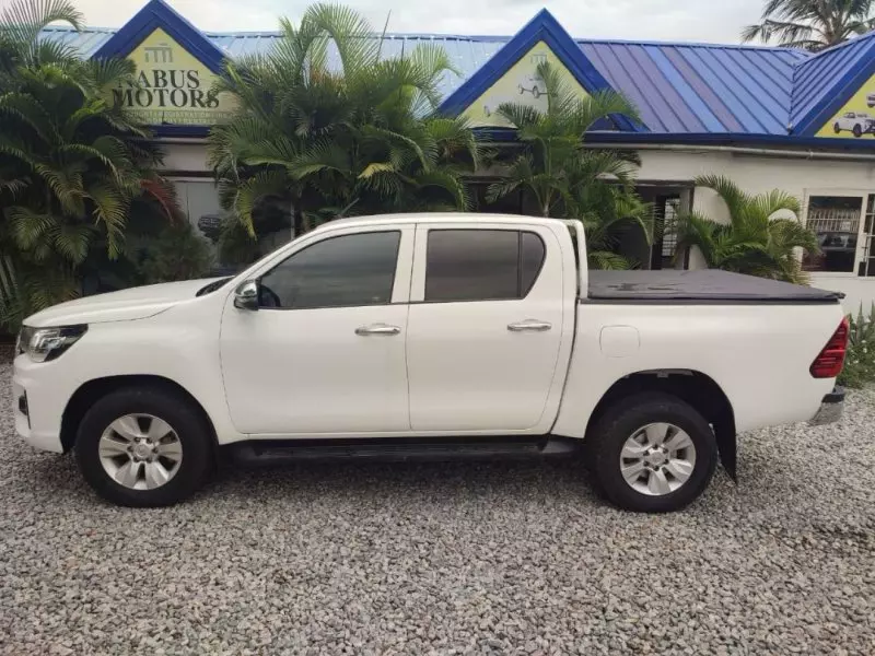 Toyota Hilux   - 2018