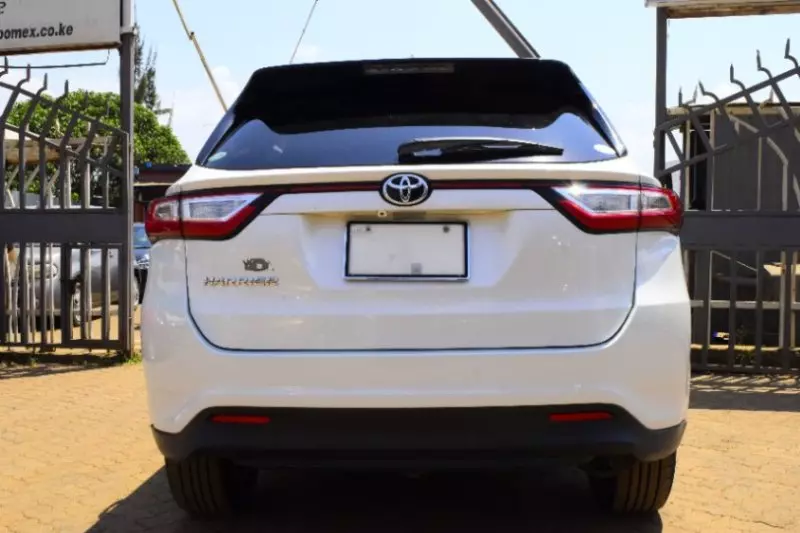 Toyota Harrier   - 2018