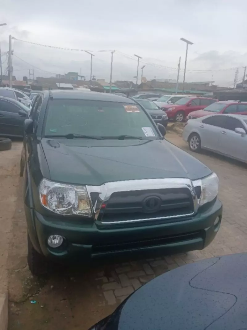 Toyota Tacoma   - 2011