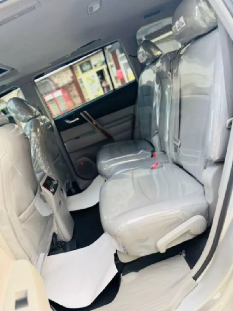 Toyota Highlander   - 2013