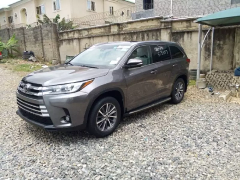 Toyota Highlander   - 2017
