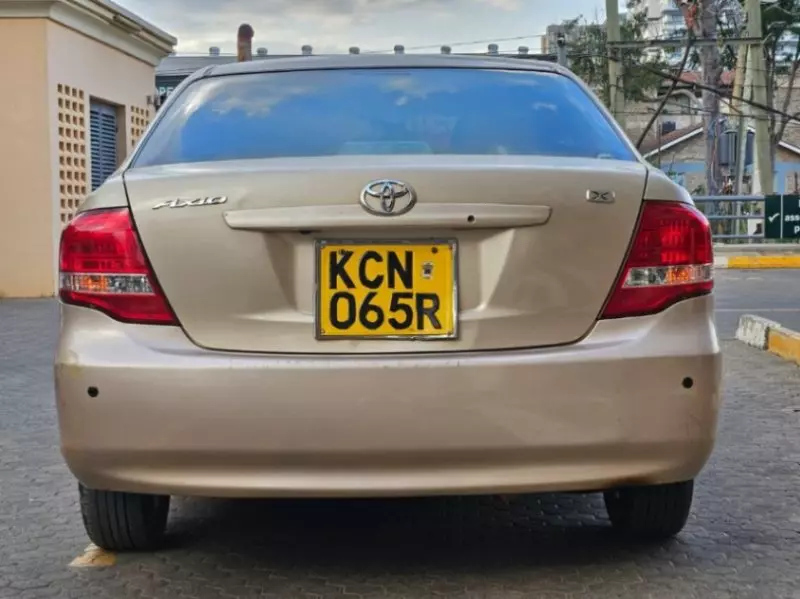 Toyota Axio    - 2010