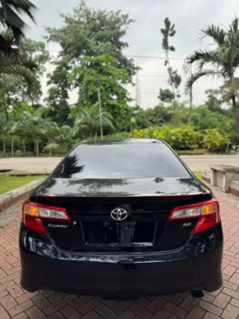 Toyota Camry   - 2012