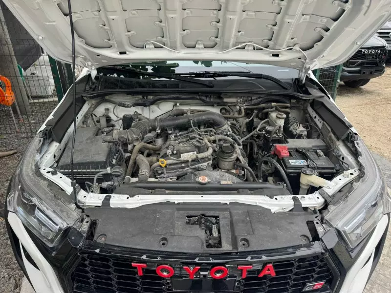 Toyota Hilux   - 2020