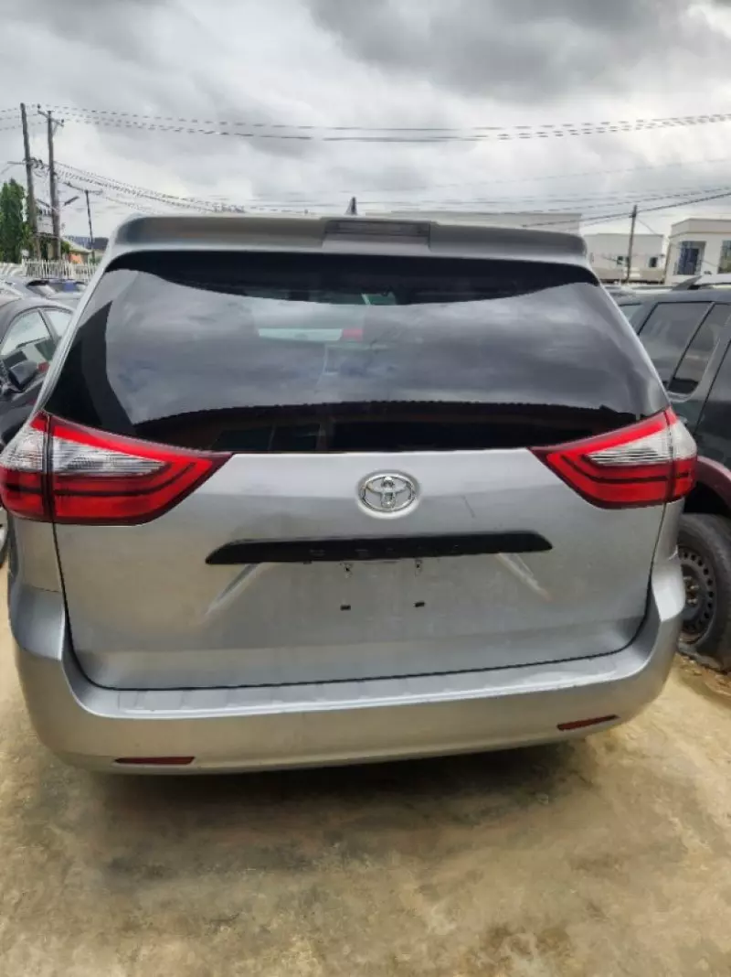 Toyota Sienna   - 2019